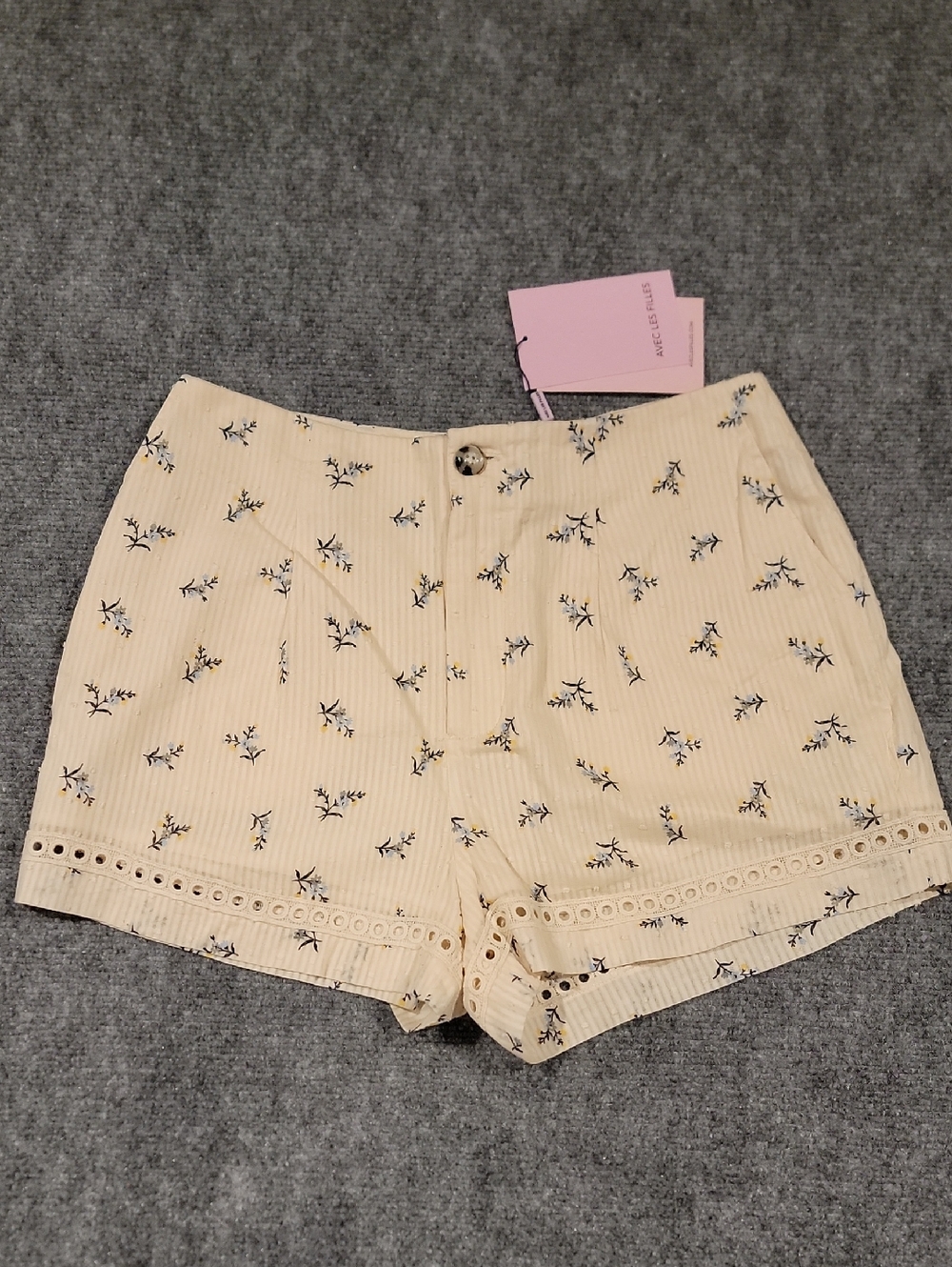 Avec Les Filles Cream Floral Eyelet-Hem High-Rise Shorts Size Small NWT